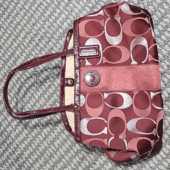Authentic COACH Maroon/Burgundy Multicolored Purse kiss lock main closure - Picture 1 of 17